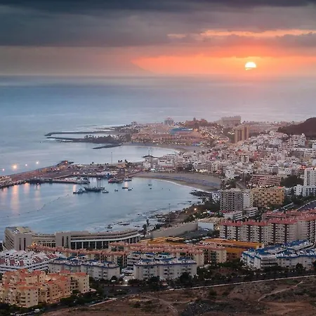 Luxury Penthouse Sea View Hortensia Apartments, Cristianos, Tenerife アパート